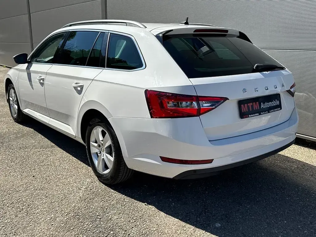 Gebraucht Skoda Superb Ambition 122 PS (89 kW) 2021 Weiß Kombi