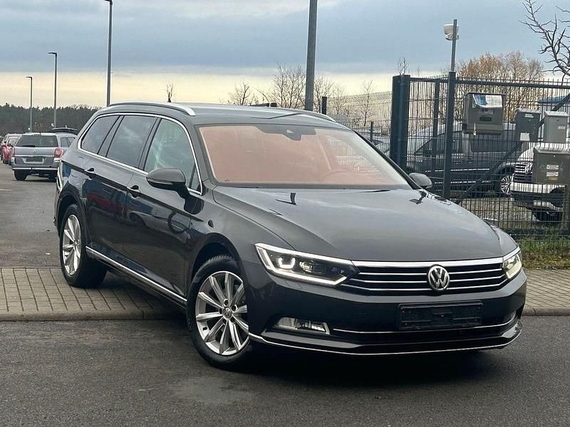 Grau Gebraucht 2019 VW Passat Highline Limousine | 12.900 € (Guter Preis) - Bild 1/4