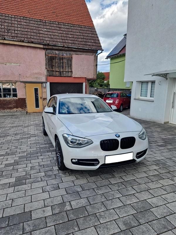 Weiß Gebraucht 2013 BMW 118 Coupé Sport Line Coupé | 7.300 € (Superpreis) - Bild 1/4