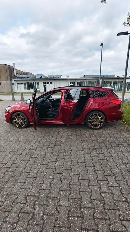 Gebraucht Ford Focus ST-Line 150 PS (110 kW) 2020 Rot Limousine