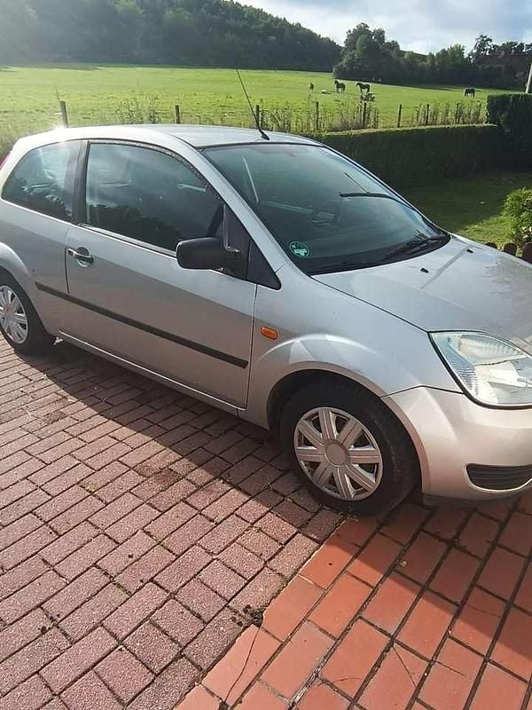 Silber Gebraucht 2005 Ford Fiesta Kleinwagen | 1.300 € (Guter Preis) - Bild 1/4