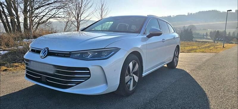Gebraucht VW Passat Elegance 150 PS (110 kW) 2024 Weiß Kombi