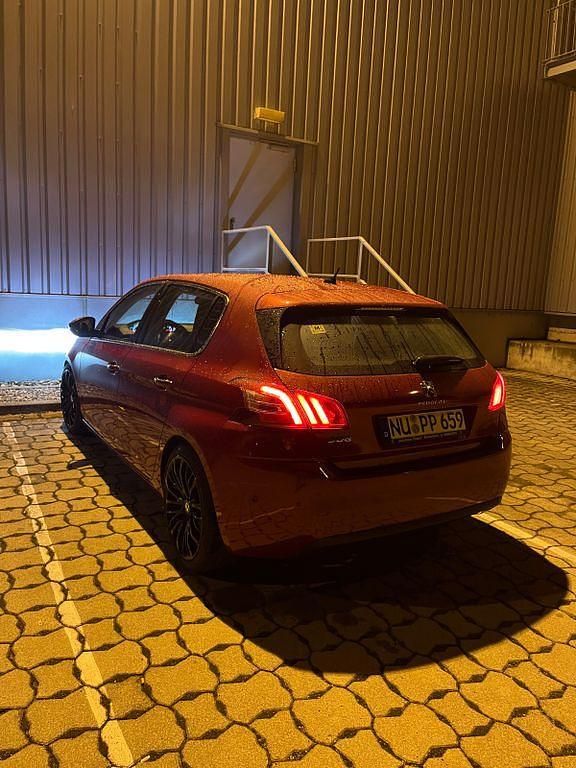 Rot Gebraucht 2013 Peugeot 308 Active Limousine | 6.300 € (Fairer Preis) - Bild 1/4