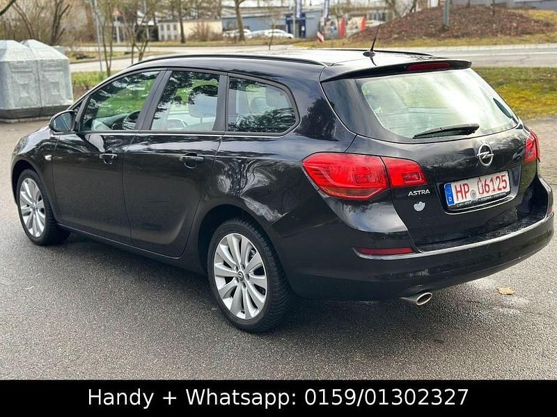 Gebraucht Opel Astra Edition 120 PS (88 kW) 2011 Schwarz Kombi