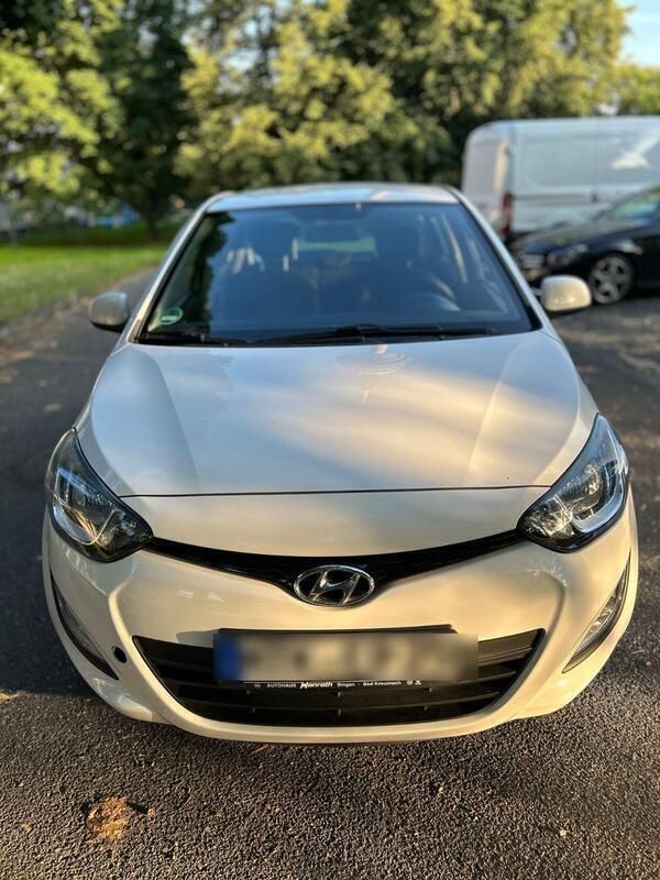 Weiß Gebraucht 2013 Hyundai i20 Kleinwagen | 3.000 € (Fairer Preis) - Bild 1/4
