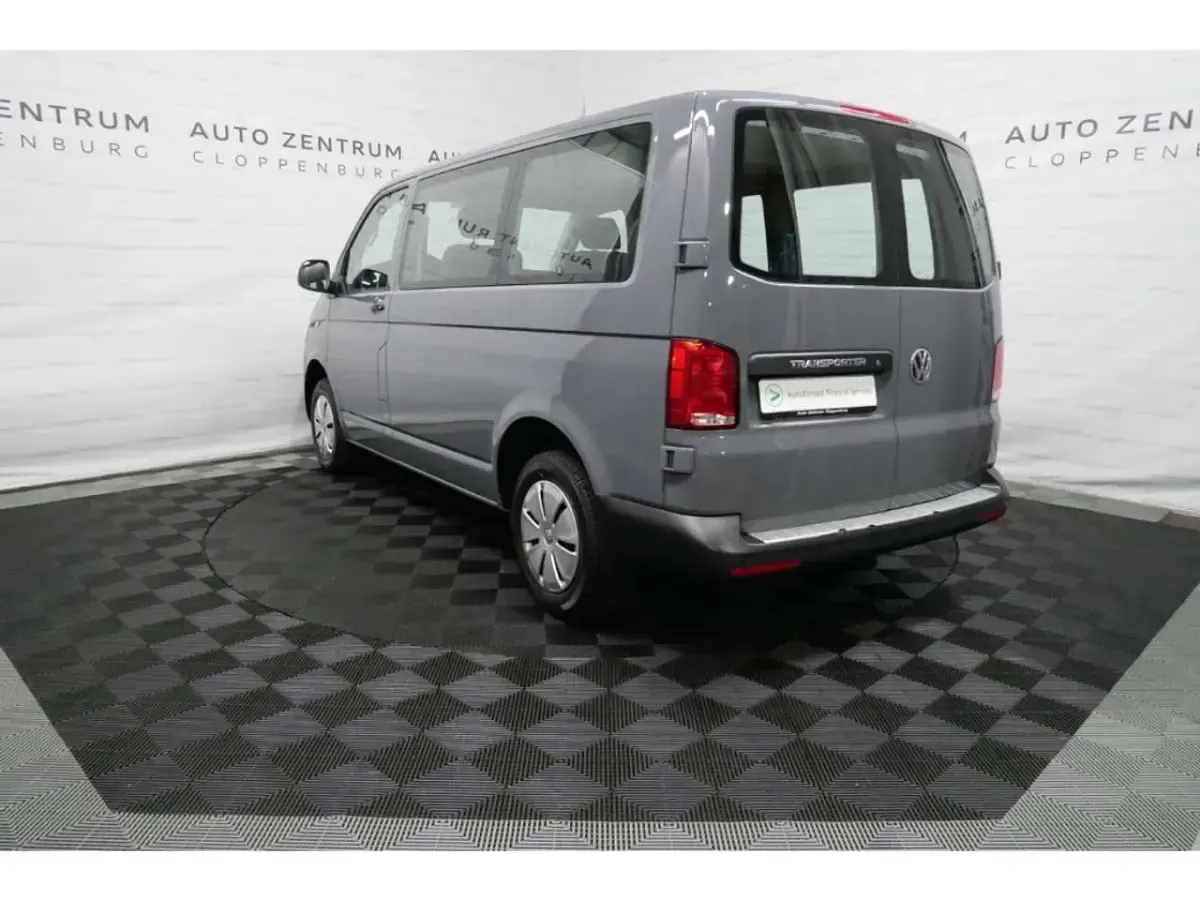 Gebraucht VW Transporter 150 PS (110 kW) 2021 Pure grey Van