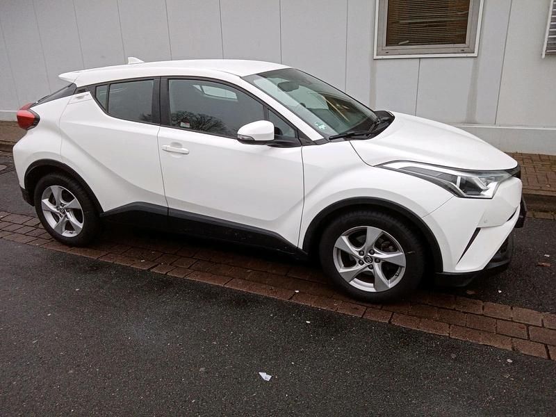 Weiß Gebraucht 2017 Toyota C-HR SUV | 16.700 € - Bild 1/4
