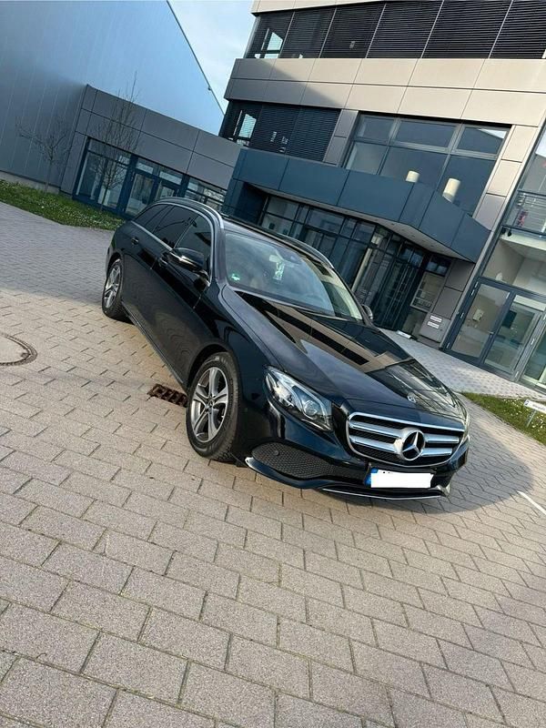 Gebraucht Mercedes E220 194 PS (142 kW) 2017 Schwarz Kombi
