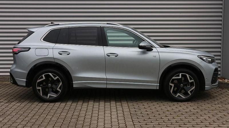 Gebraucht VW Tiguan R-line 150 PS (110 kW) 2025 Silber SUV