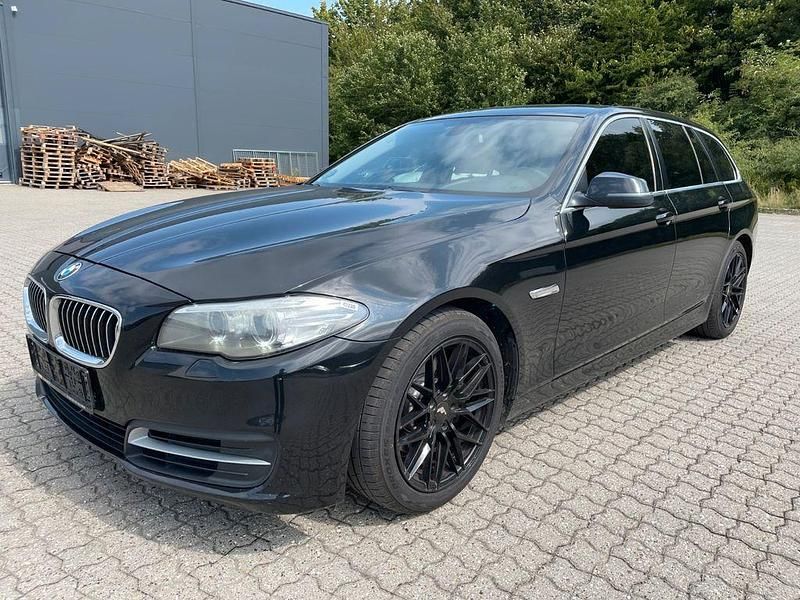 Schwarz Gebraucht 2014 BMW 520 Kombi | 9.200 € (Superpreis) - Bild 1/4