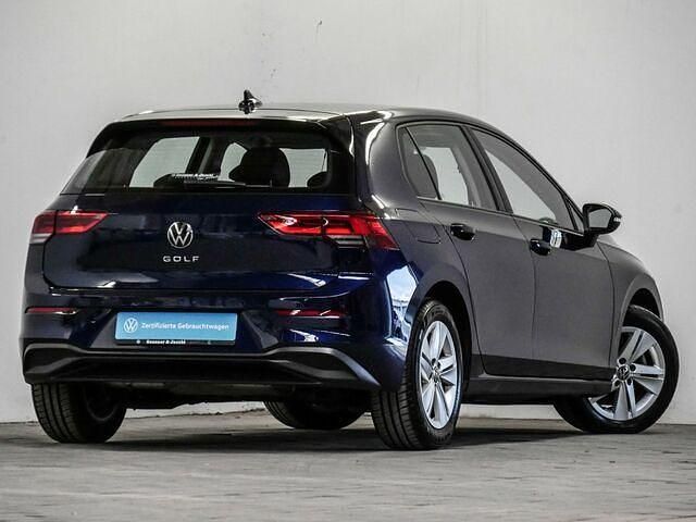 Gebraucht VW Golf VIII Life 116 PS (85 kW) 2021 Blau Kleinwagen