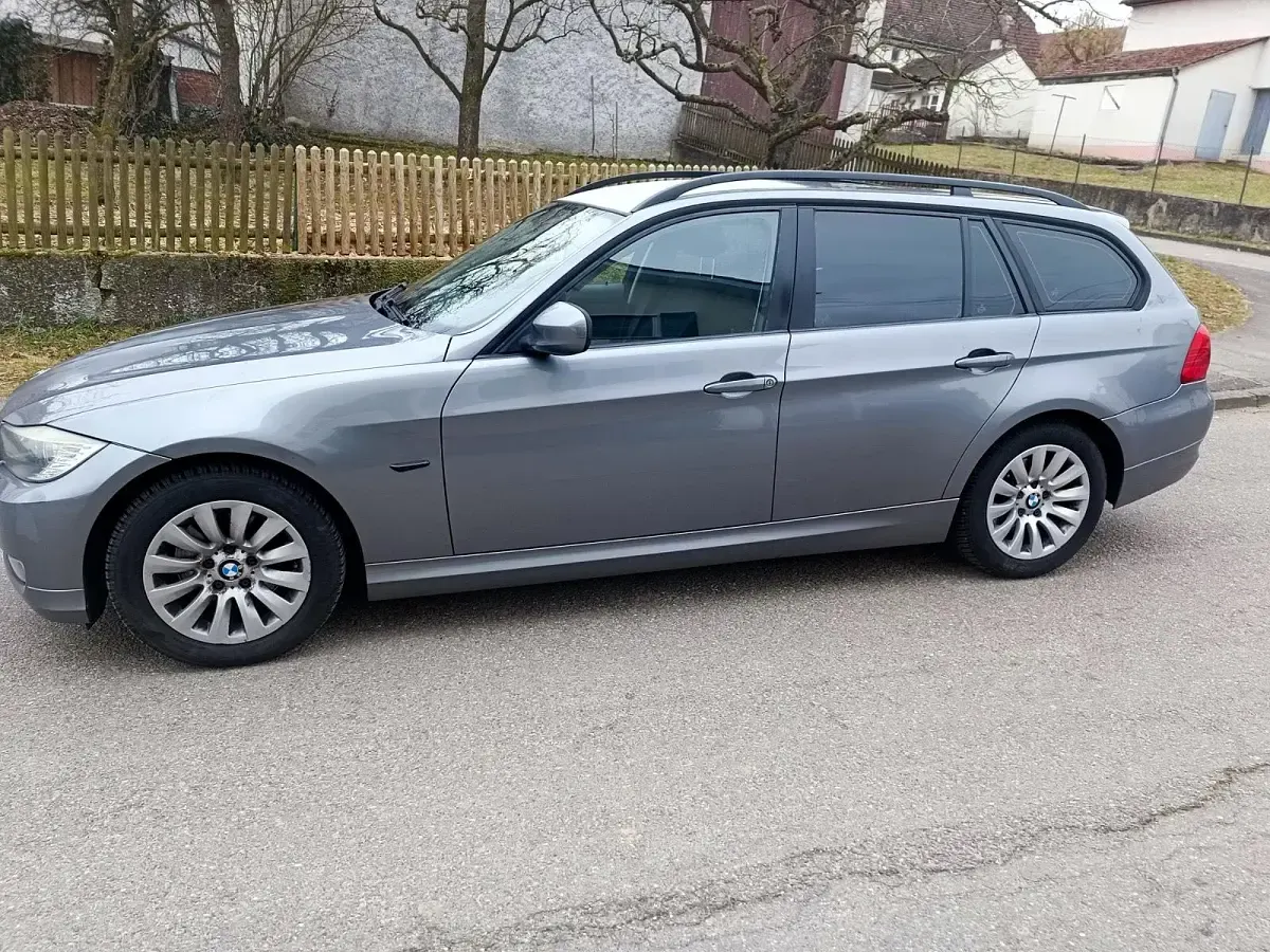 Gebraucht BMW 320 177 PS (130 kW) 2009 Grau Kombi