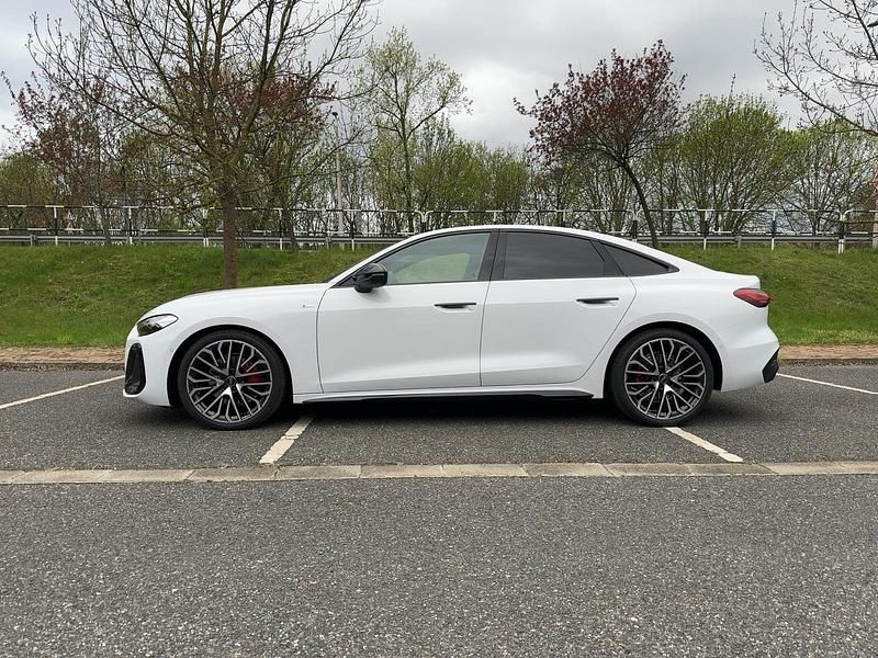 Weiß Gebraucht 2025 Audi A5 S-Line Coupé | 69.000 € - Bild 1/4