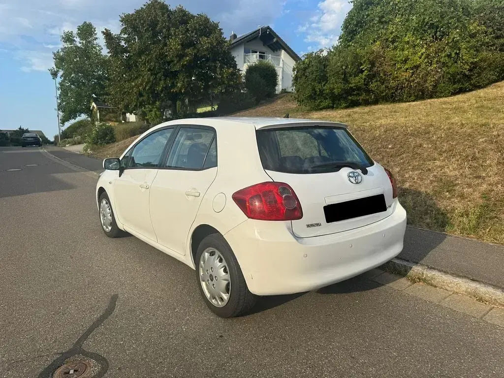 Gebraucht Toyota Auris Life 101 PS (74 kW) 2010 Weiß Kleinwagen