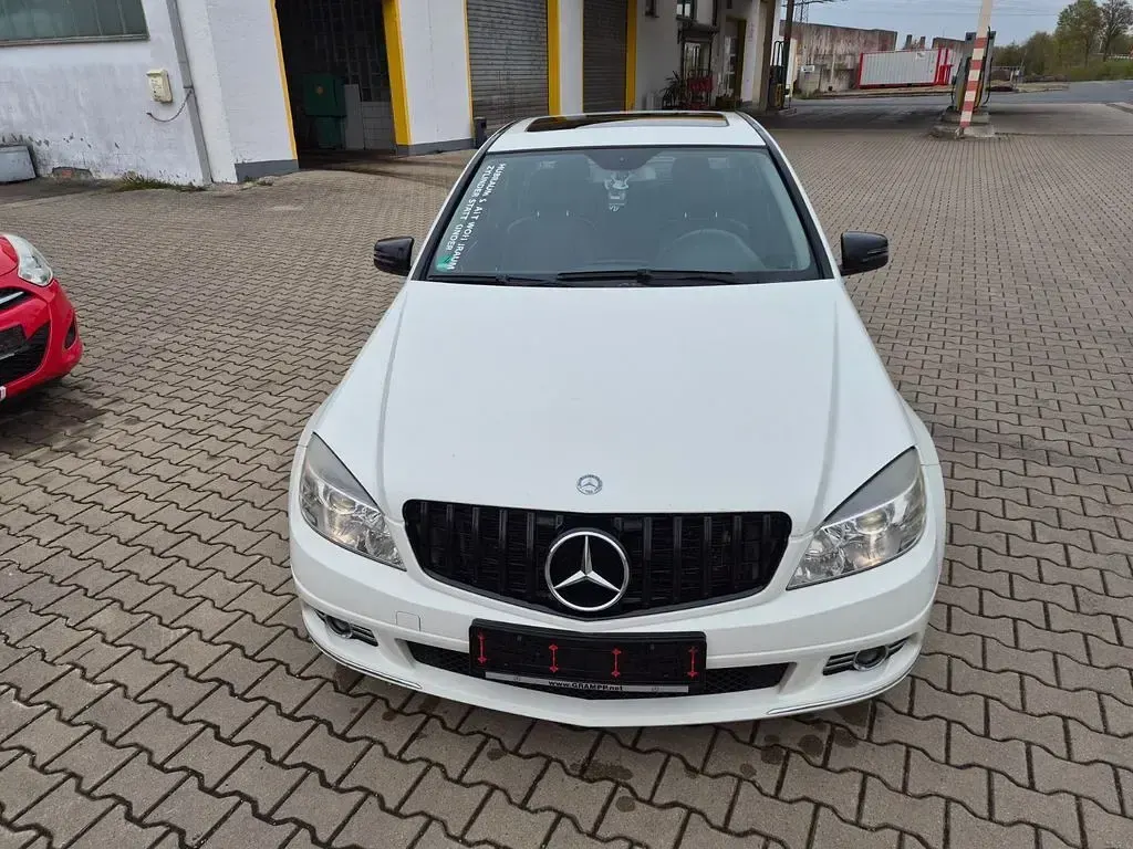 Gebraucht Mercedes C200 184 PS (135 kW) 2009 Weiß Limousine
