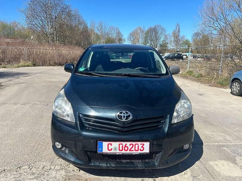 Gebraucht Toyota Verso Travel 126 PS (92 kW) 2012 Dk. steel mc. Van / Kleinbus