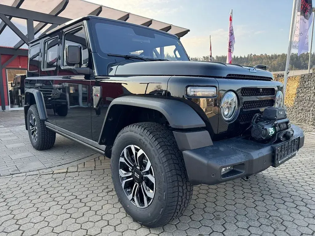 Neu BAW 212 166 PS (122 kW) 2026 Schwarz SUV