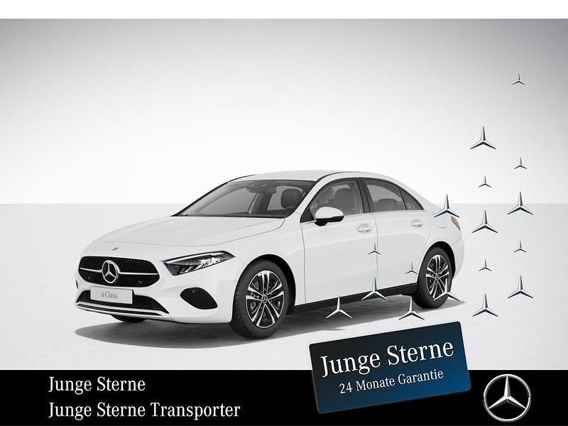 Weiß Gebraucht 2023 Mercedes A250 Advanced Limousine | 23.940 € (Superpreis) - Bild 1/4
