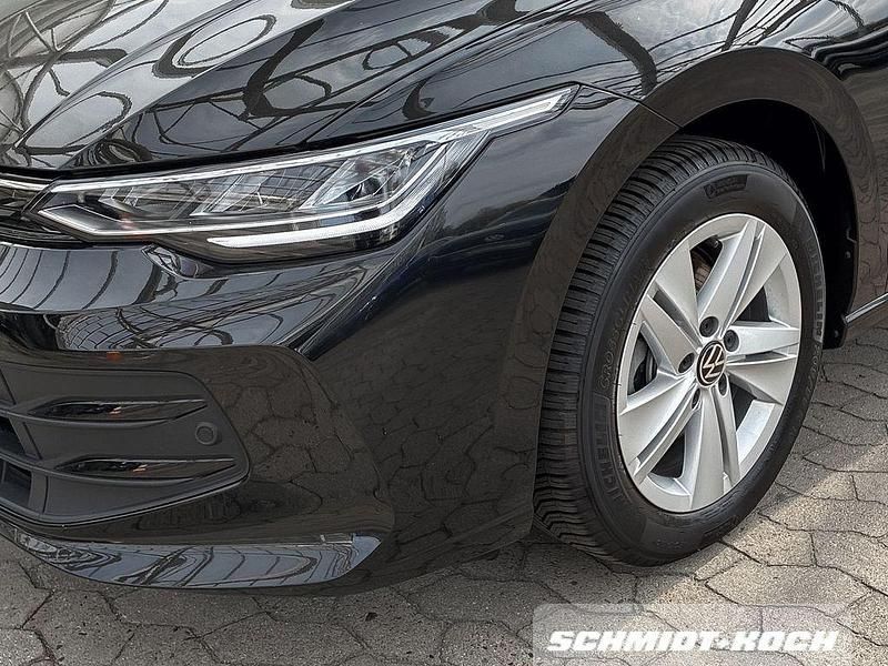 Gebraucht VW Golf VIII Life 150 PS (110 kW) 2024 Grenadillschwarz (schwarz) Limousine