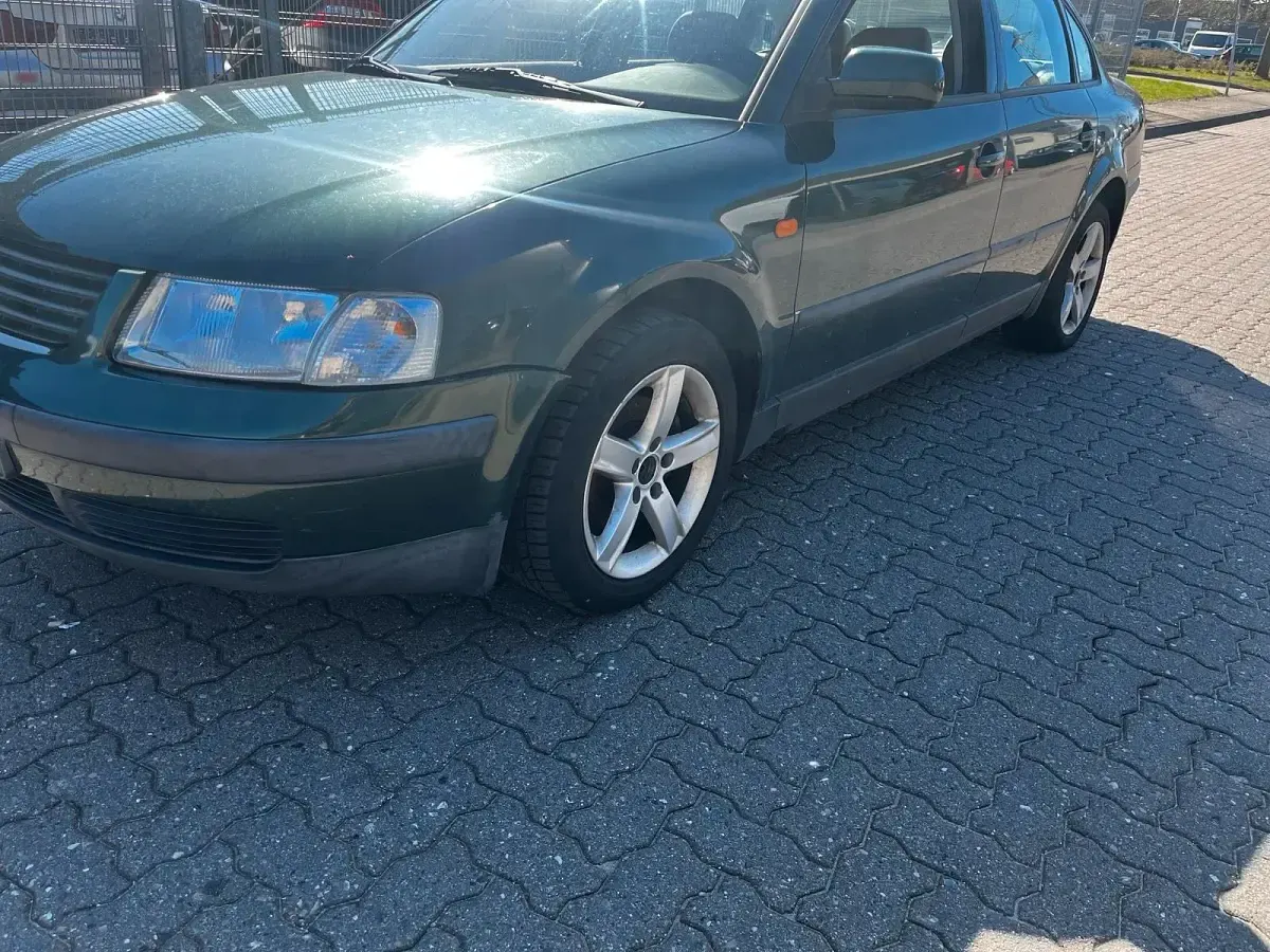 Gebraucht VW Passat 101 PS (74 kW) 1998 Grün Limousine