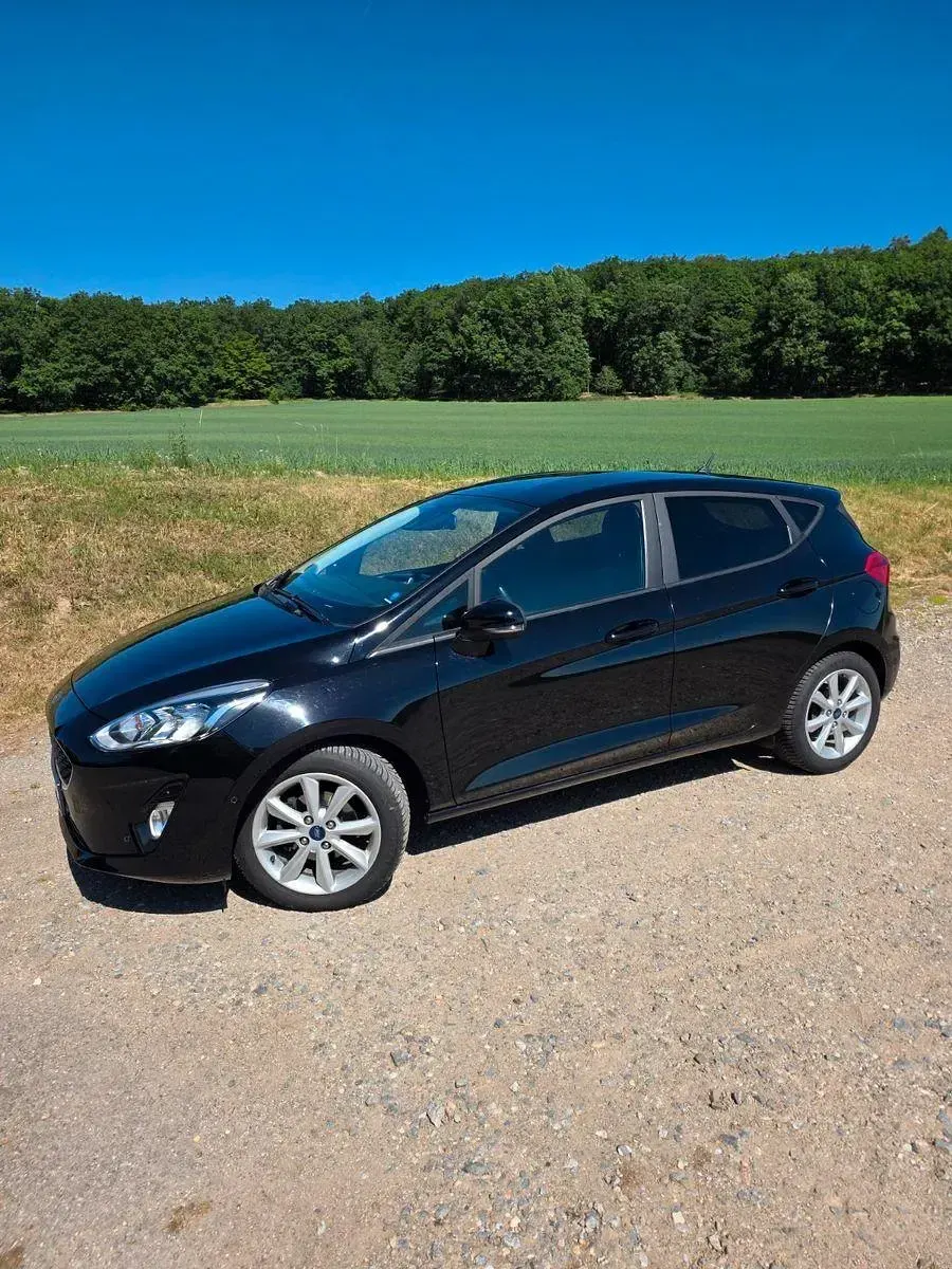 Gebraucht Ford Fiesta 101 PS (74 kW) 2018 Schwarz Kleinwagen