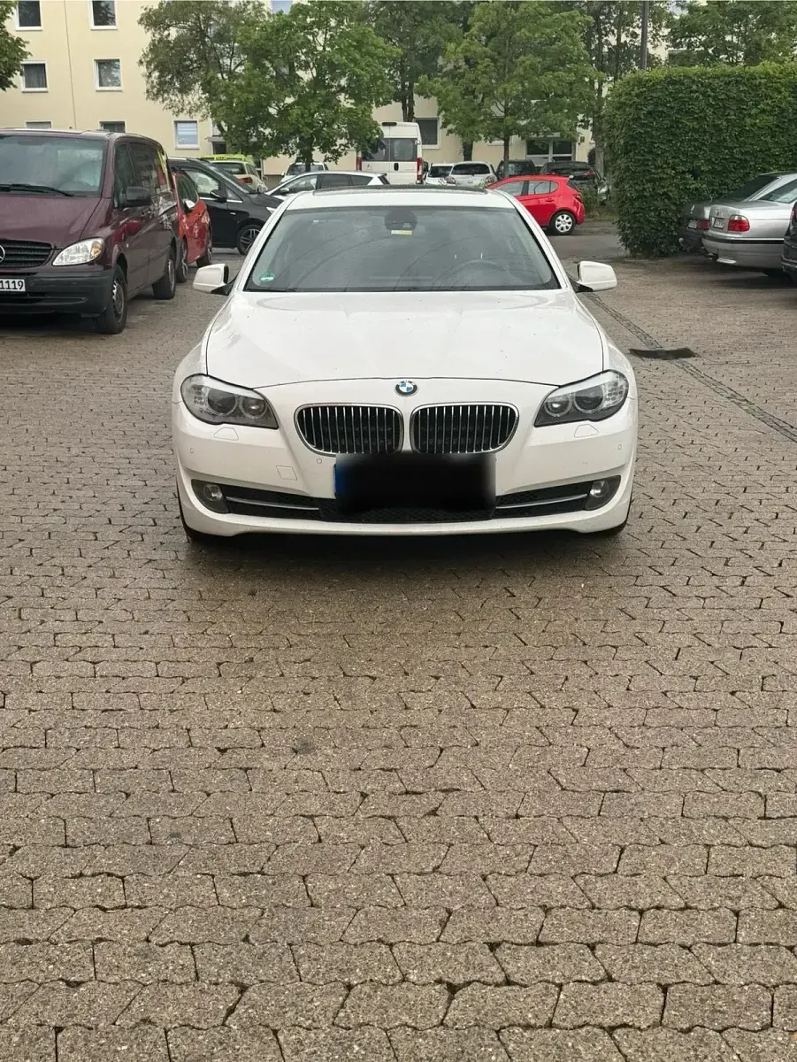Gebraucht BMW 530 258 PS (189 kW) 2012 Weiß Limousine