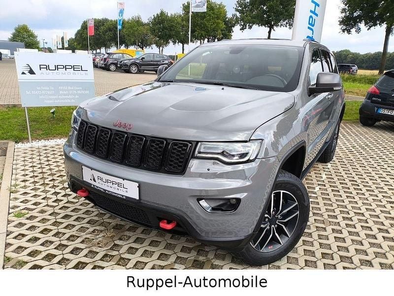 Grau Gebraucht 2020 Jeep Grand Cherokee Trailhawk SUV | 31.990 € (Fairer Preis) - Bild 1/4