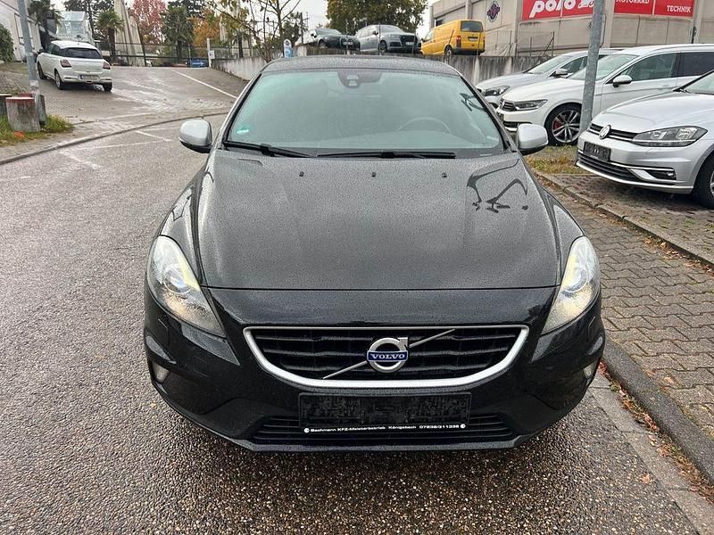 Schwarz Gebraucht 2016 Volvo V40 Kinetic Kombi | 9.950 € (Guter Preis) - Bild 1/4