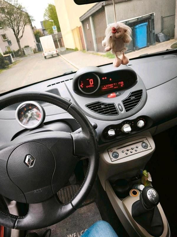 Second-hand Renault Twingo 75 CP (55 kW) 2008 Andere farben Hatchback