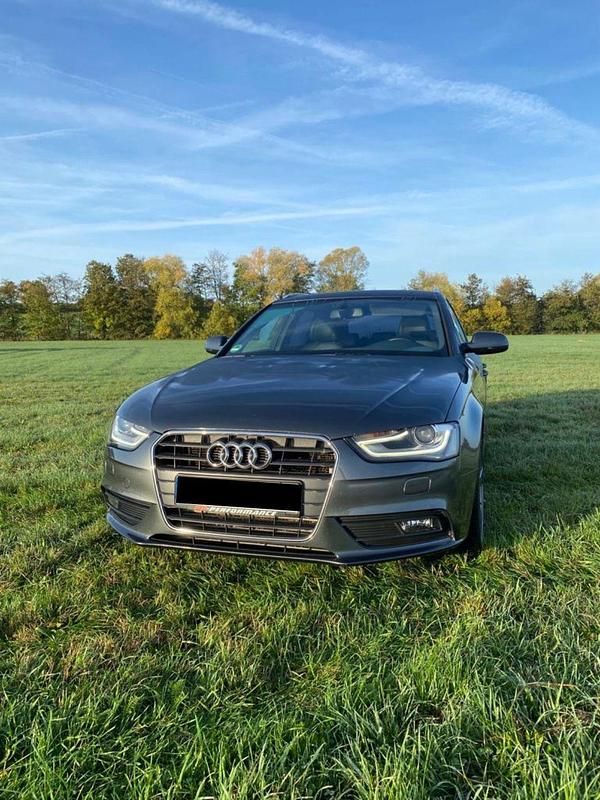Grau Gebraucht 2012 Audi A4 S-Line Kombi | 9.599 € (Fairer Preis) - Bild 1/4