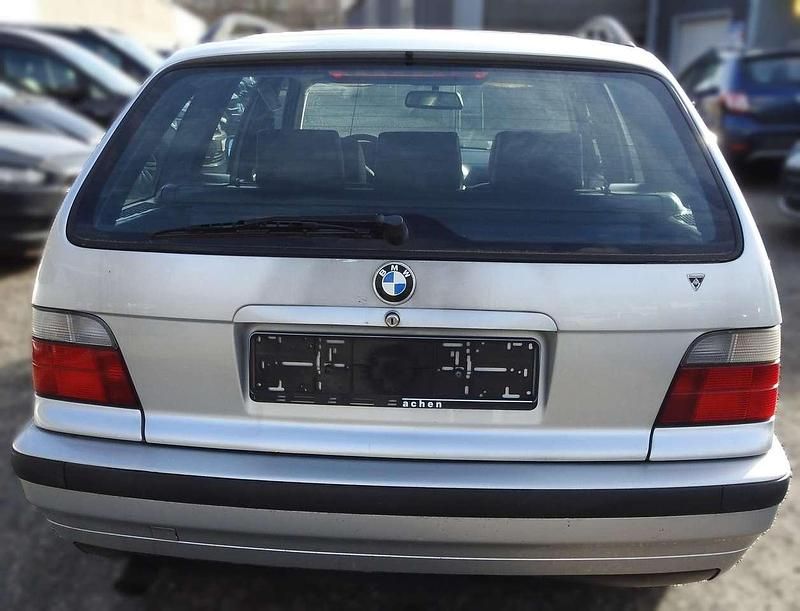 Gebraucht BMW 320 Sport Line 150 PS (110 kW) 1999 Silber Kombi