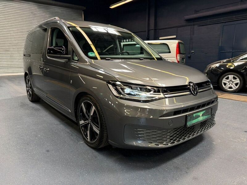 Grau Gebraucht 2021 VW Caddy Maxi Style Van / Kleinbus | 30.300 € (Guter Preis) - Bild 1/4