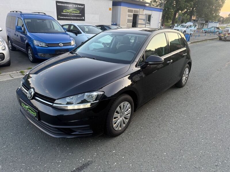 Schwarz Gebraucht 2017 VW Golf VII Trendline Limousine | 8.650 € (Fairer Preis) - Bild 1/4