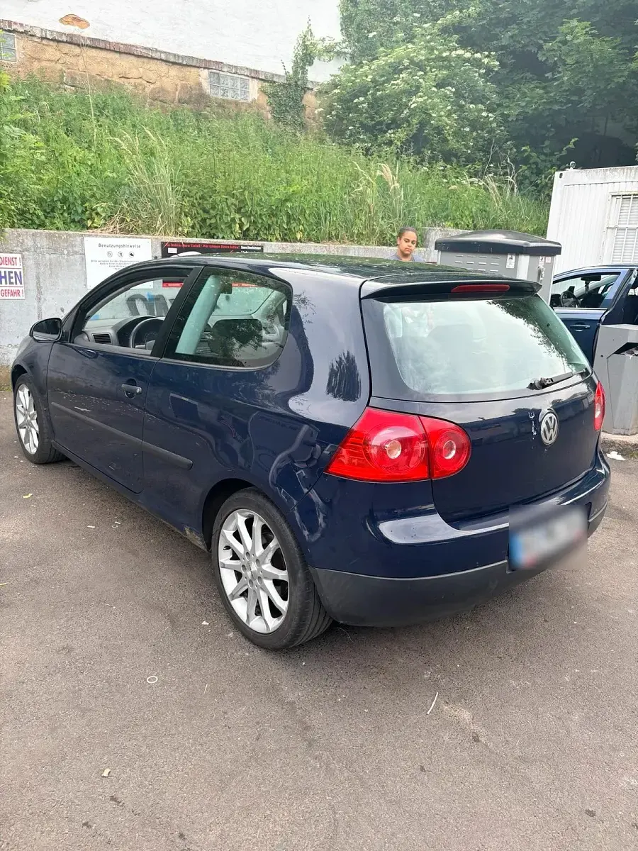 Gebraucht VW Golf V 104 PS (76 kW) 2004 Blau Kleinwagen