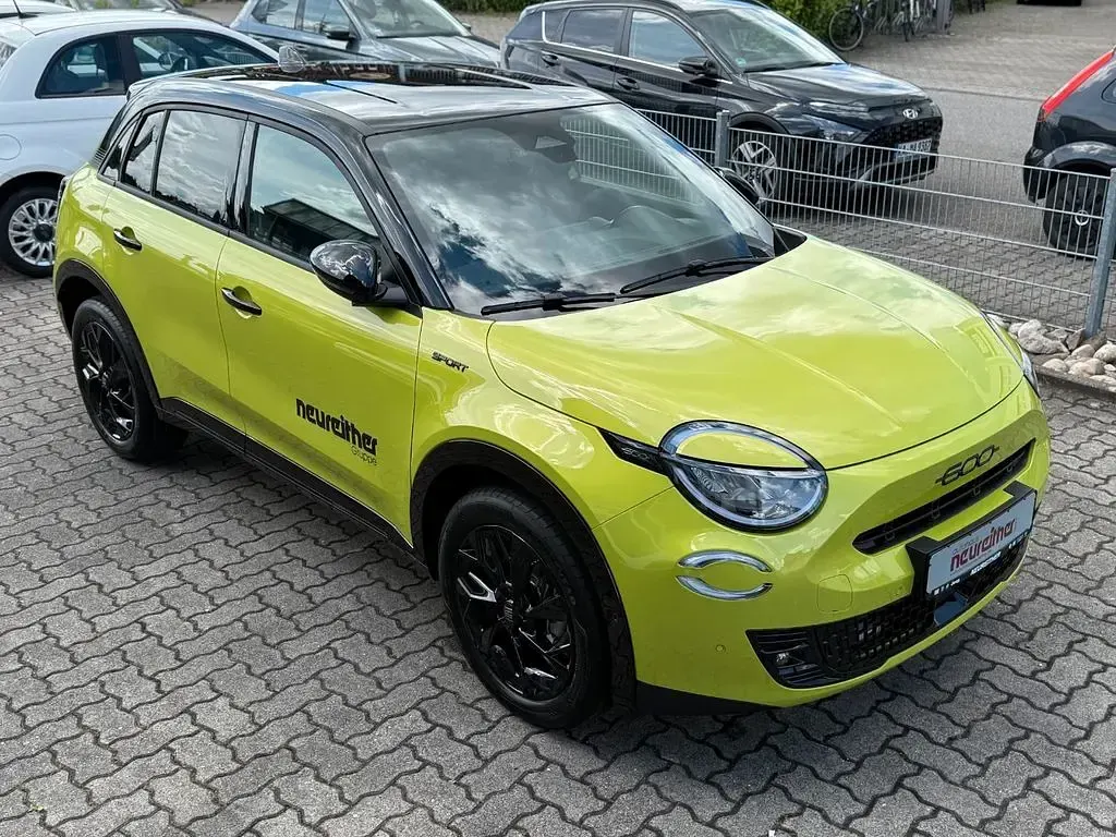 Gebraucht Fiat 600 Sport 145 PS (106 kW) 2025 Grün SUV