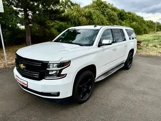 Używany Chevrolet Suburban 355 KM (261 kW) 2014 Biały SUV