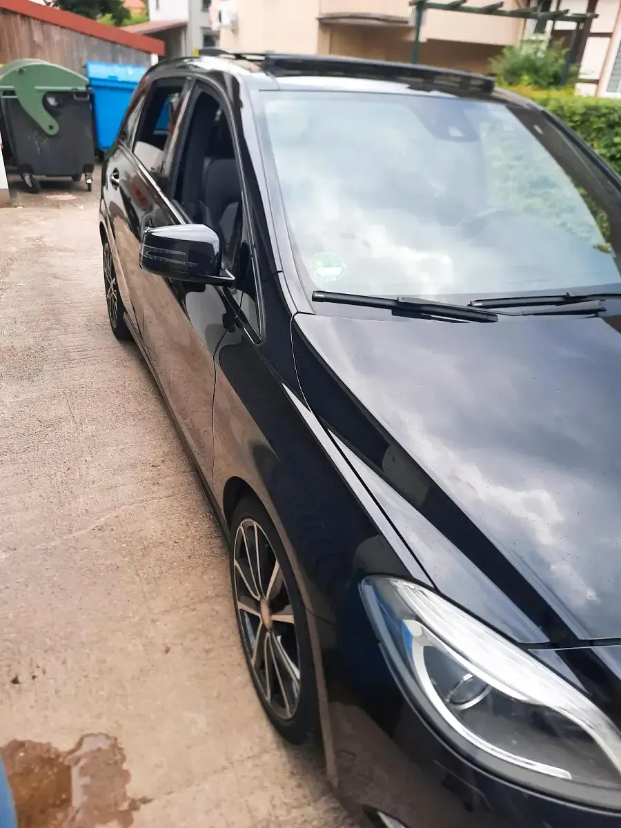 Gebraucht Mercedes B250 211 PS (155 kW) 2013 Schwarz Kleinwagen