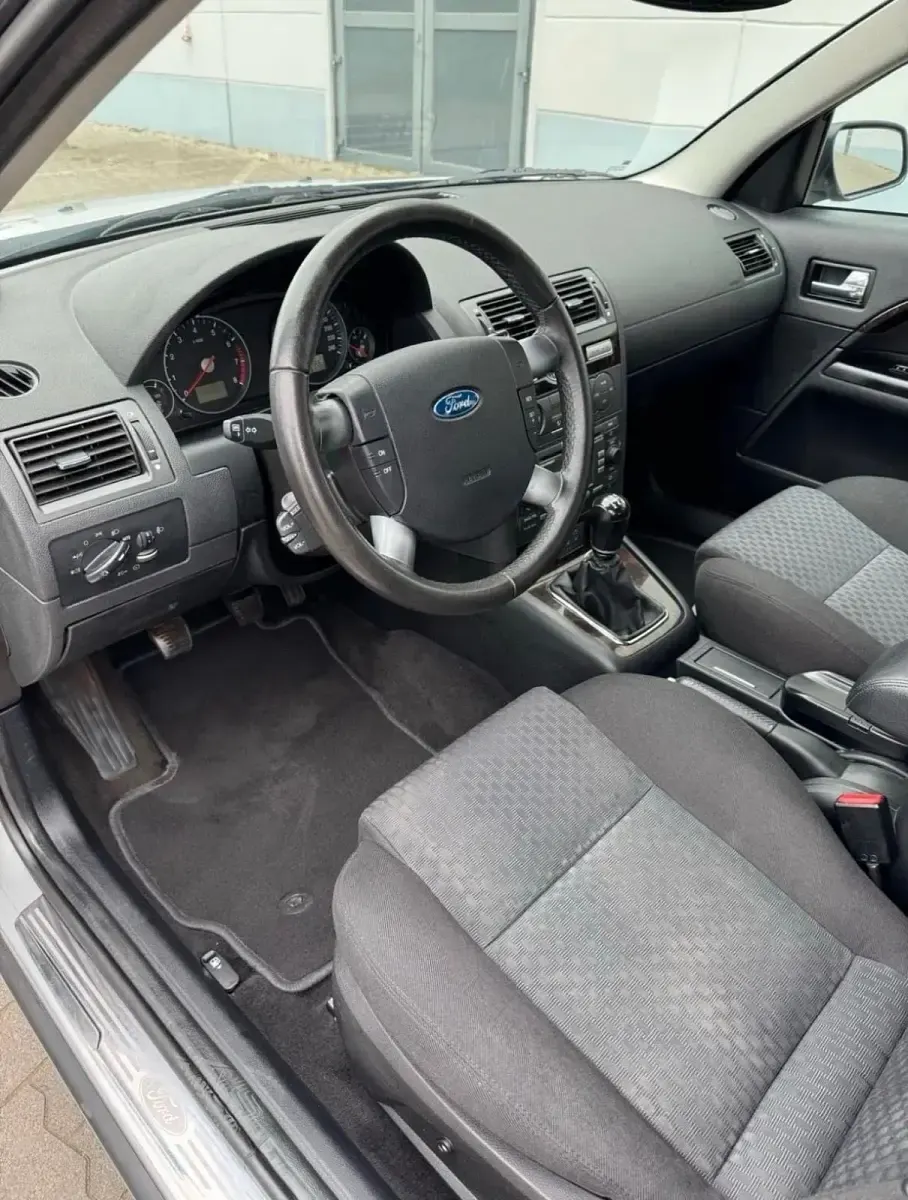 Gebraucht Ford Mondeo 125 PS (91 kW) 2007 Silber Kombi