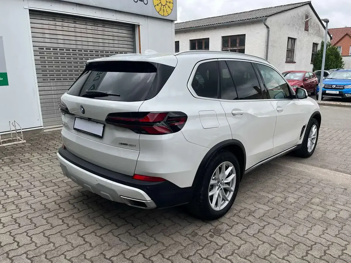 Gebraucht BMW X5 381 PS (280 kW) 2024 Mineralweiss metallic SUV