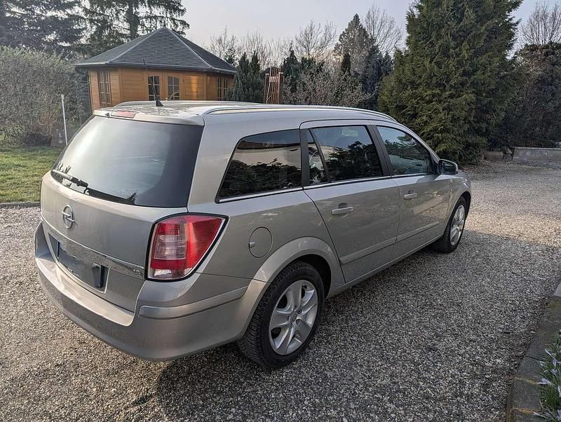 Gebraucht Opel Astra 116 PS (85 kW) 2007 Grau Kombi