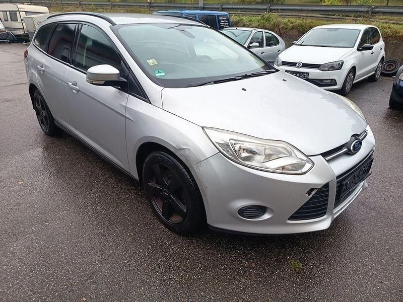 Silber Gebraucht 2013 Ford Focus Titanium Limousine | 4.999 € (Guter Preis) - Bild 1/4