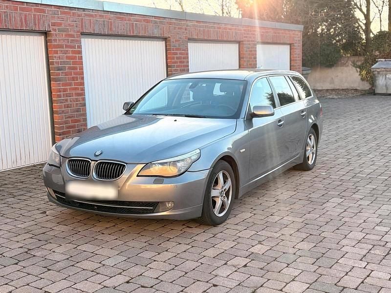 Gebraucht BMW 530 235 PS (172 kW) 2008 Silber Kombi