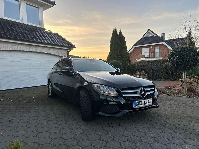 Gebraucht Mercedes C220 170 PS (125 kW) 2015 Schwarz Limousine