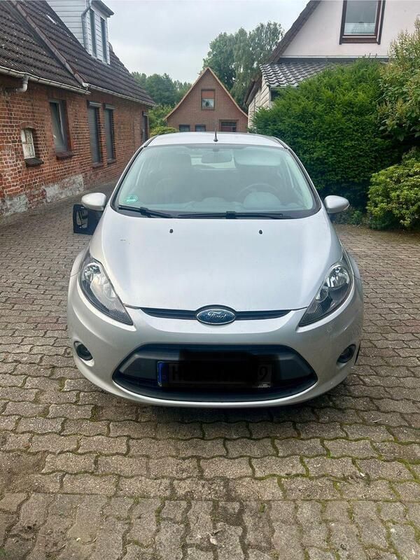 Silber Gebraucht 2009 Ford Fiesta Trend Kleinwagen | 2.800 € (Guter Preis) - Bild 1/4