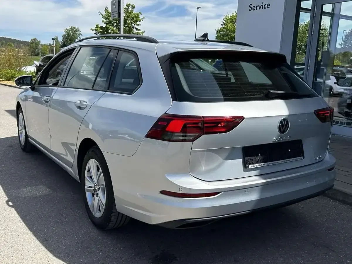 Gebraucht VW Golf VIII Life 131 PS (96 kW) 2023 Silber Kombi