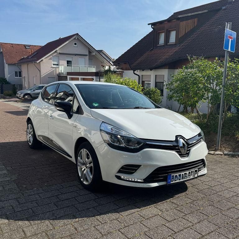 Weiß Gebraucht 2018 Renault Clio IV LIMITED Limousine | 5.999 € (Guter Preis) - Bild 1/4