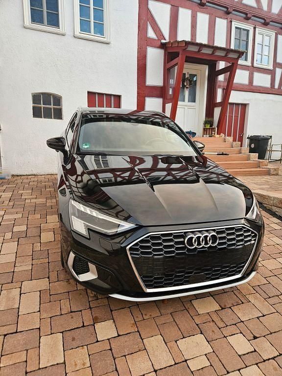 Schwarz Gebraucht 2021 Audi A3 Sportback e-tron Ambiente Kleinwagen | 21.000 € (Guter Preis) - Bild 1/4