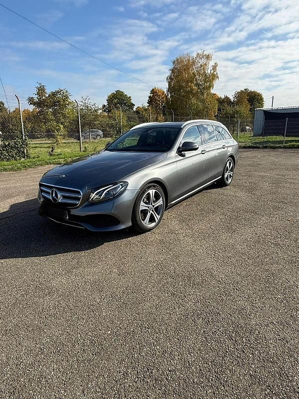 Grau Gebraucht 2017 Mercedes E220 Avantgarde Kombi | 22.500 € (Fairer Preis) - Bild 1/4