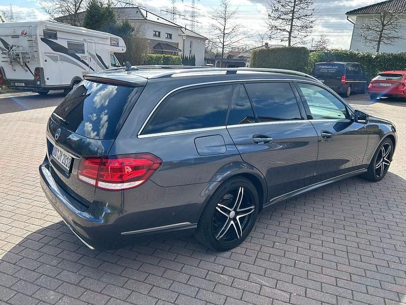 Gebraucht Mercedes E220 170 PS (125 kW) 2015 Grau Kombi