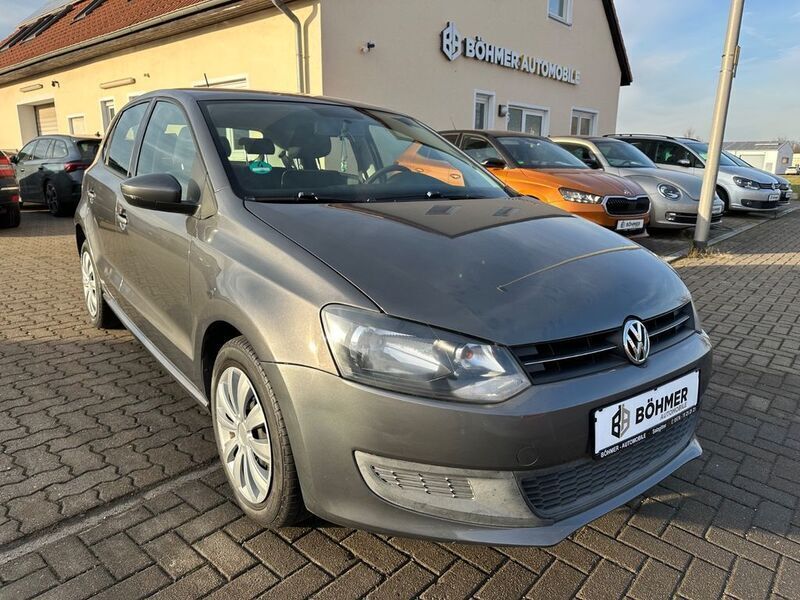 Grau Gebraucht 2009 VW Polo Comfortline Limousine | 5.490 € (Teuer) - Bild 1/4